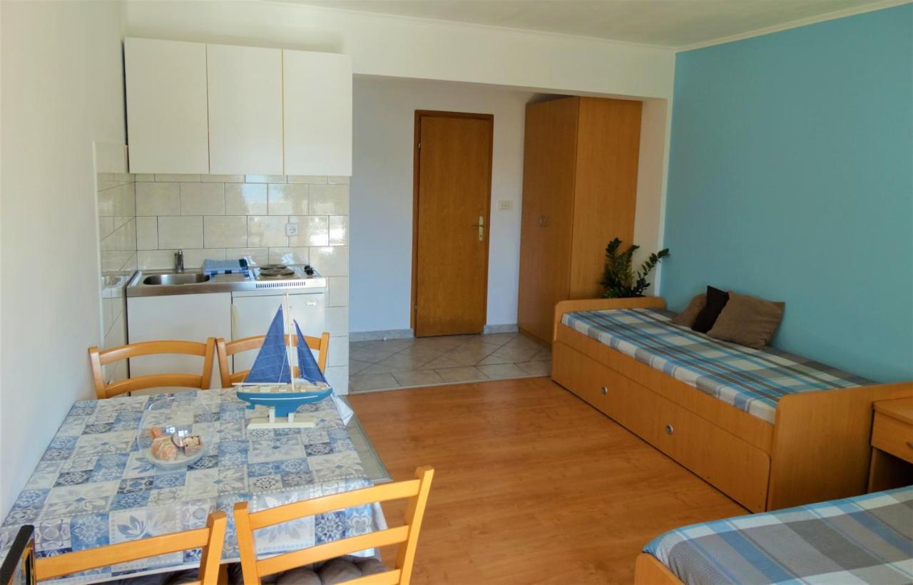 Apartmani Crikvenica 30057 - Gasparac Room photo